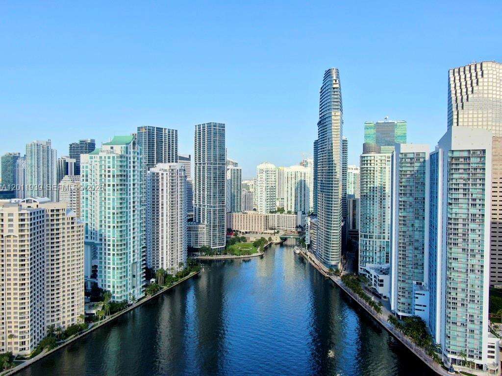 One Miami West at 325 Biscayne Blvd, Miami, FL 33131 - For Rent photo 3