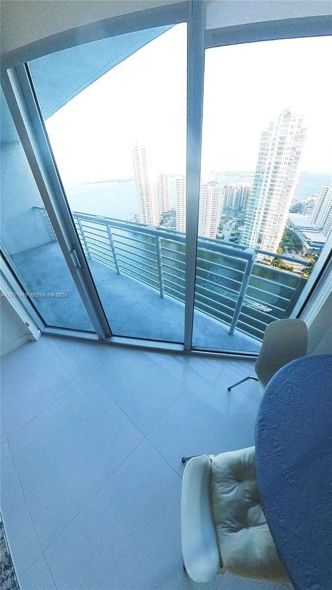 One Miami West at 325 Biscayne Blvd, Miami, FL 33131 - For Rent photo 8