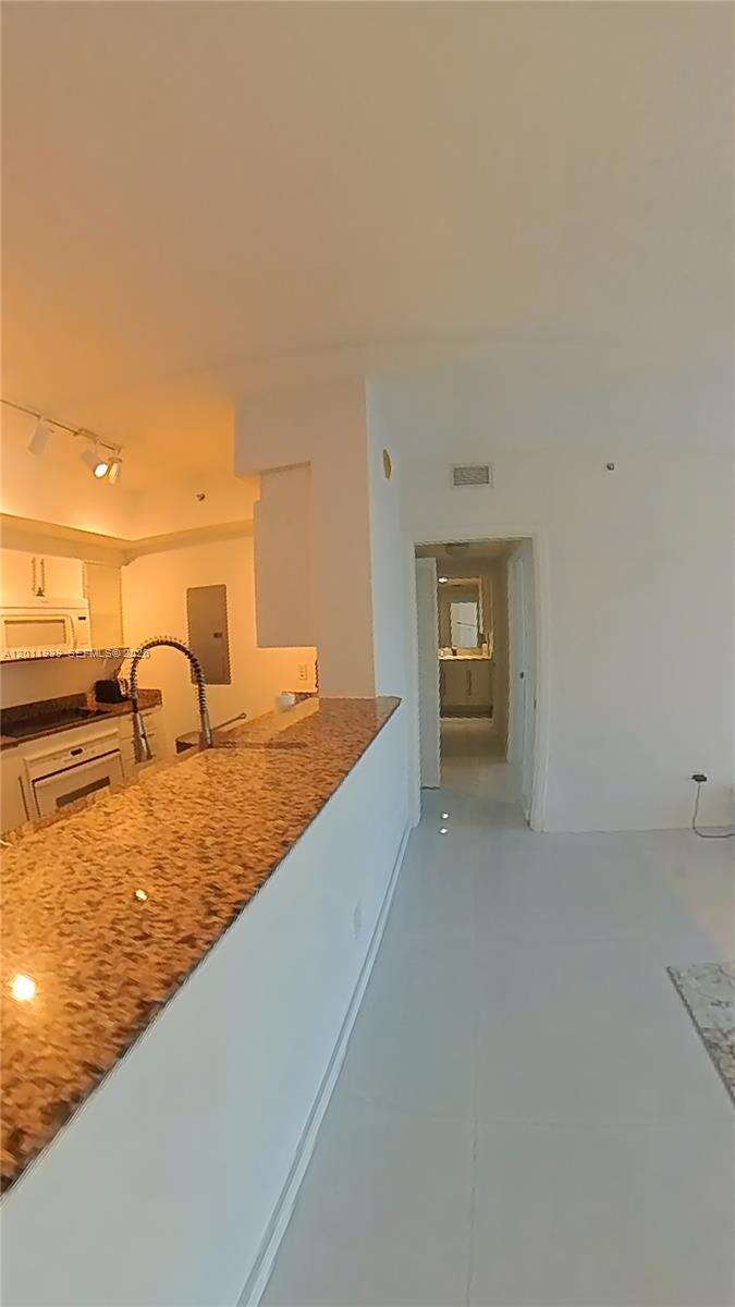 One Miami West at 325 Biscayne Blvd, Miami, FL 33131 - For Rent photo 9