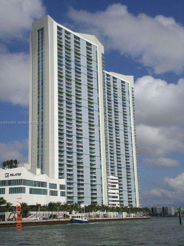 One Miami East at 335 Biscayne Blvd, Miami, FL 33131 - For Rent photo 2