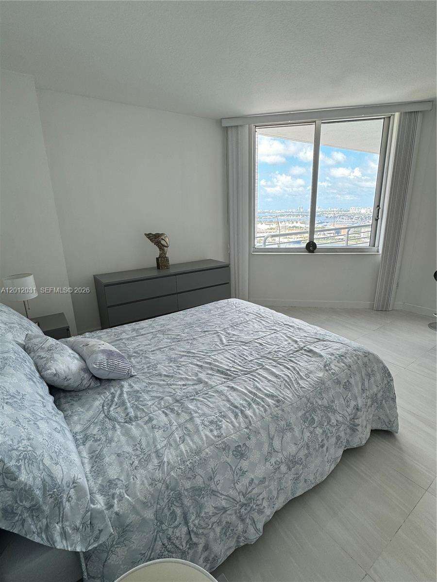 One Miami East at 335 Biscayne Blvd, Miami, FL 33131 - For Rent photo 15