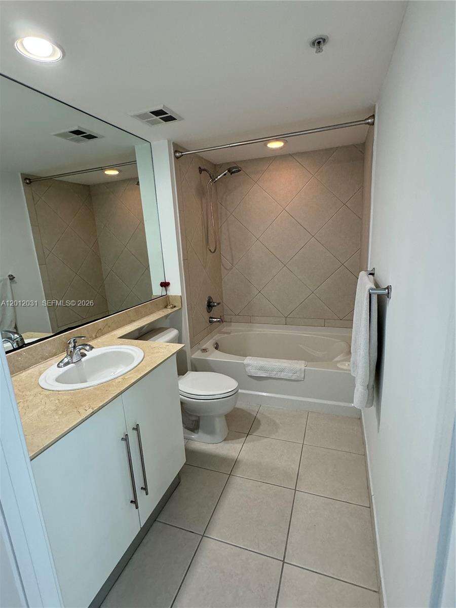 One Miami East at 335 Biscayne Blvd, Miami, FL 33131 - For Rent photo 20
