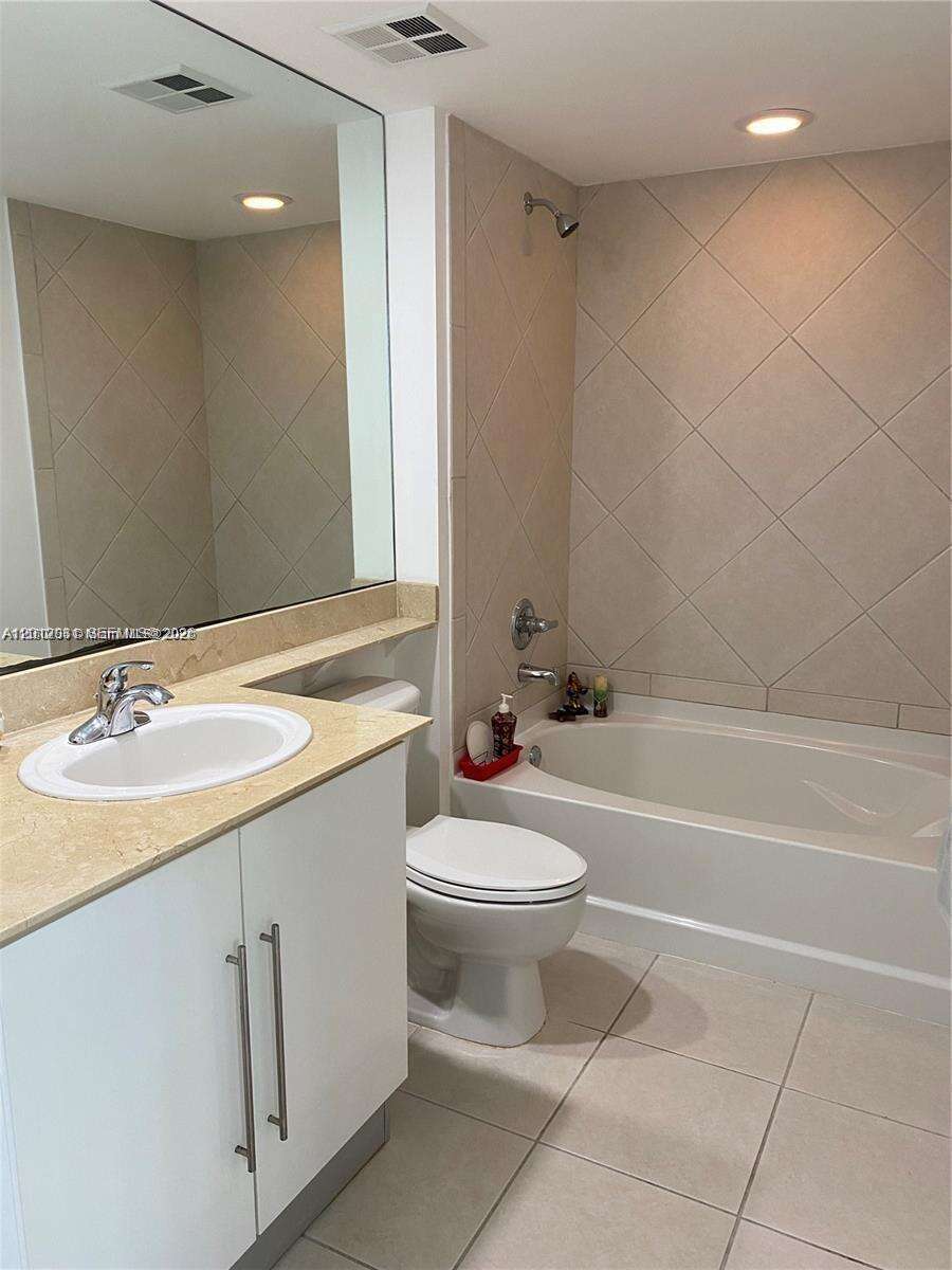One Miami East at 335 Biscayne Blvd, Miami, FL 33131 - For Rent photo 22
