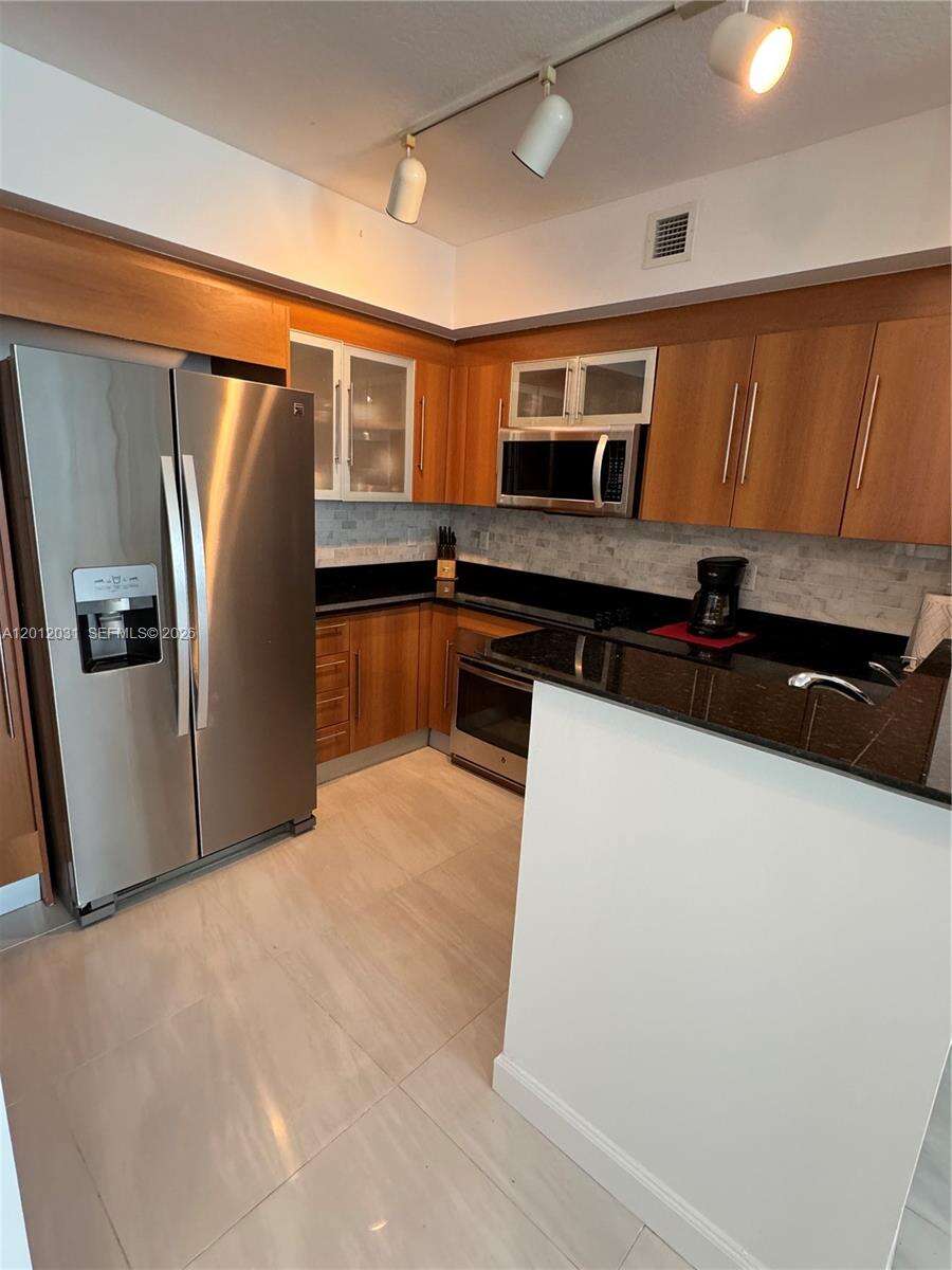One Miami East at 335 Biscayne Blvd, Miami, FL 33131 - For Rent photo 27
