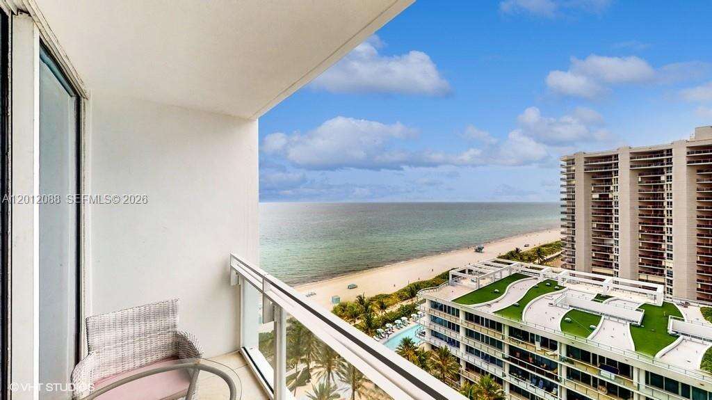 Central Carillon at 6801 Collins Ave, Miami Beach, FL 33141 - For Rent photo 23