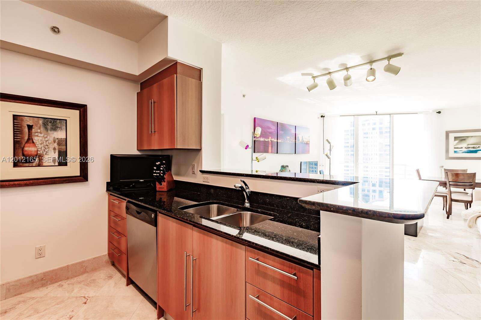 One Miami West at 325 Biscayne Blvd, Miami, FL 33131 - For Rent photo 4