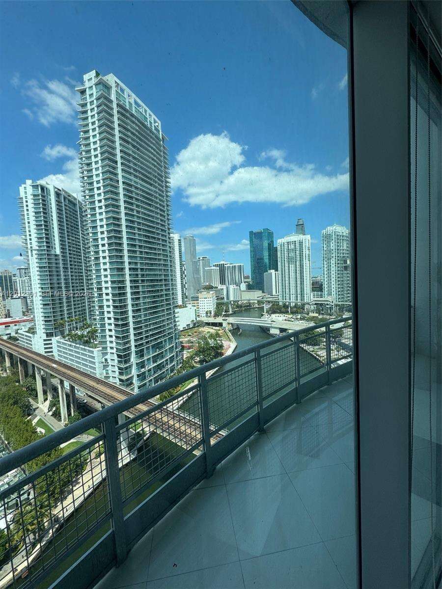 Neo Vertika at 690 1 Ct, Miami, FL 33130 - For Rent photo 6