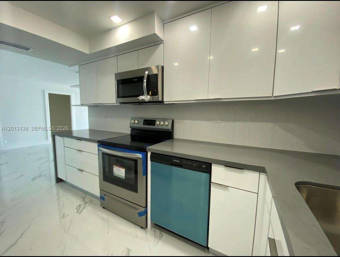 Maison Grande at 6039 Collins Ave, Miami Beach, FL 33140 - For Rent photo 2
