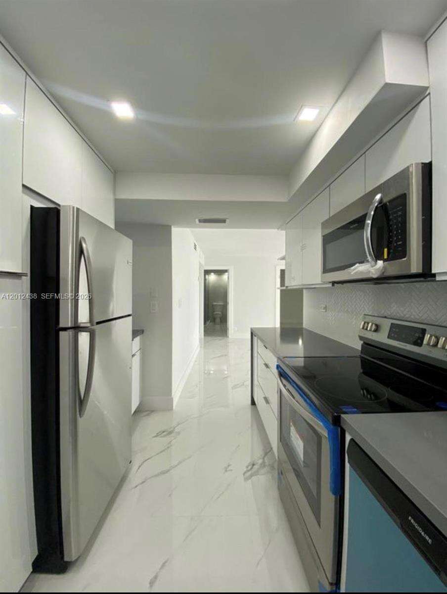 Maison Grande at 6039 Collins Ave, Miami Beach, FL 33140 - For Rent photo 3