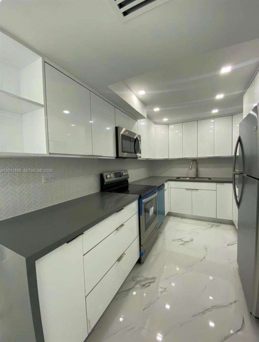 Maison Grande at 6039 Collins Ave, Miami Beach, FL 33140 - For Rent photo 4