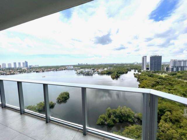Marina Palms at 17111 Biscayne Blvd, North Miami Beach, FL 33160 - For Rent photo 37