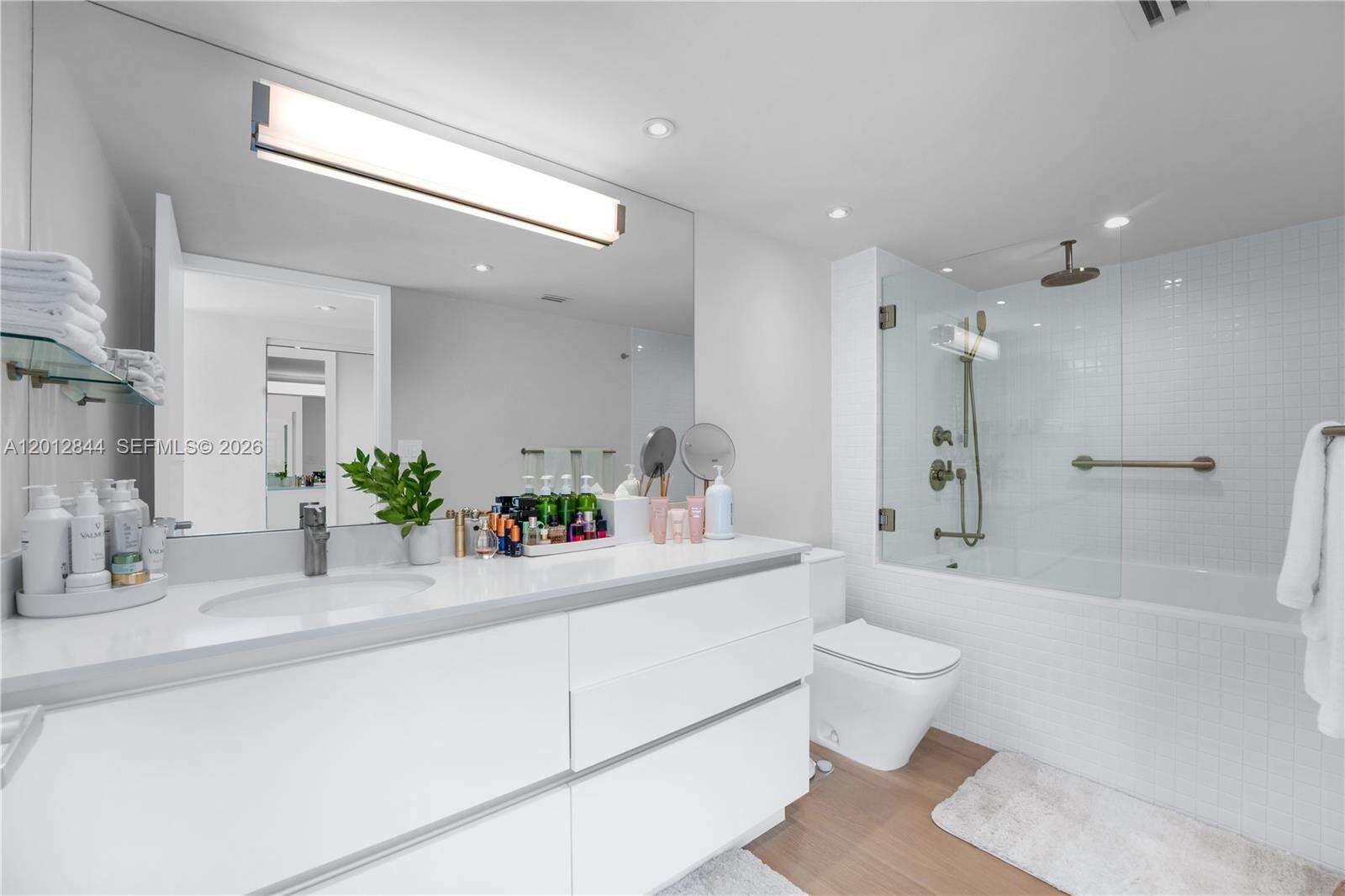 Yacht Club At Portofino at 90 Alton Rd, Miami Beach, FL 33139 - For Rent photo 14