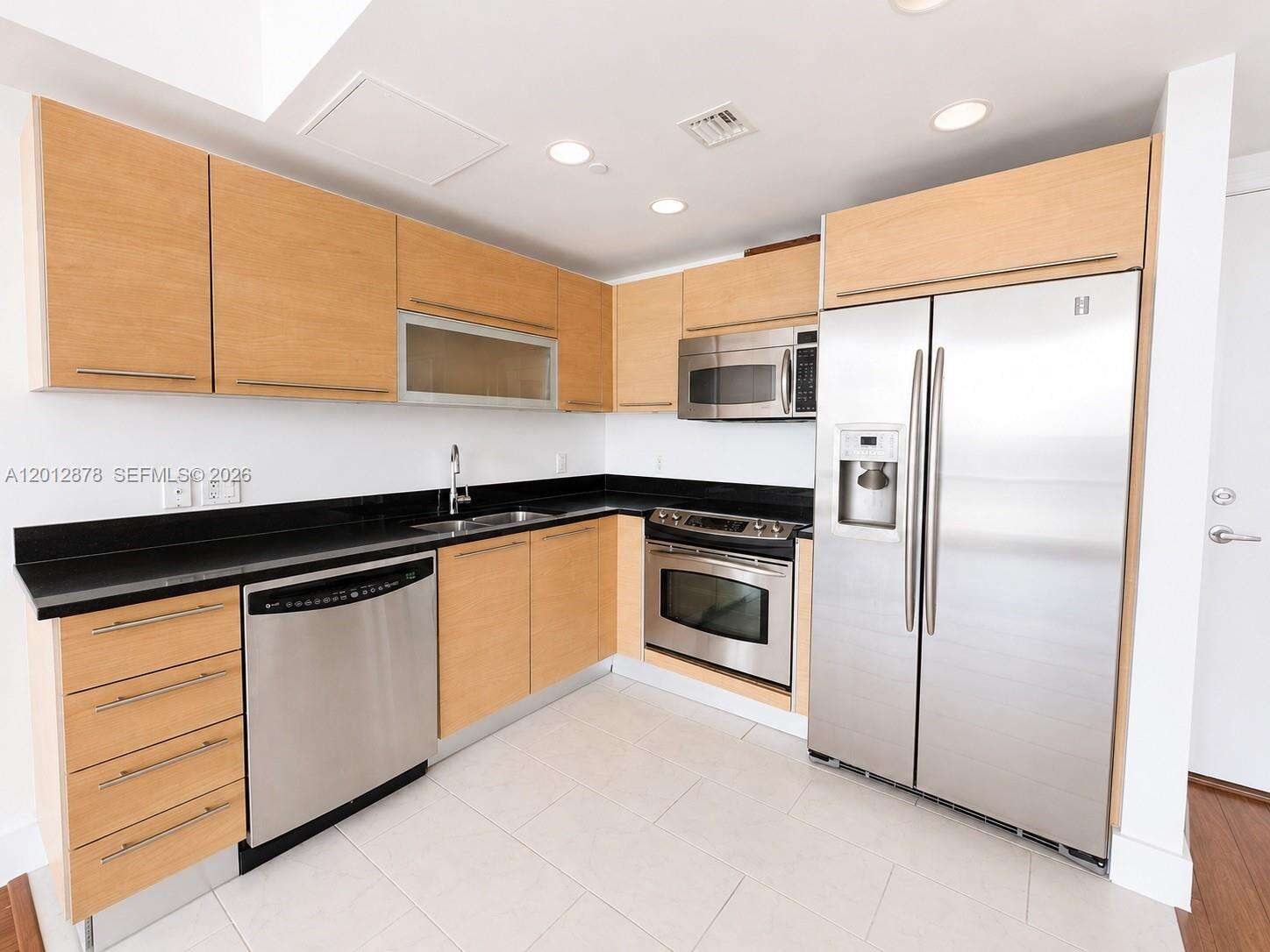 The Plaza On Brickell West at 951 Brickell Ave, Miami, FL 33131 - For Rent photo 5