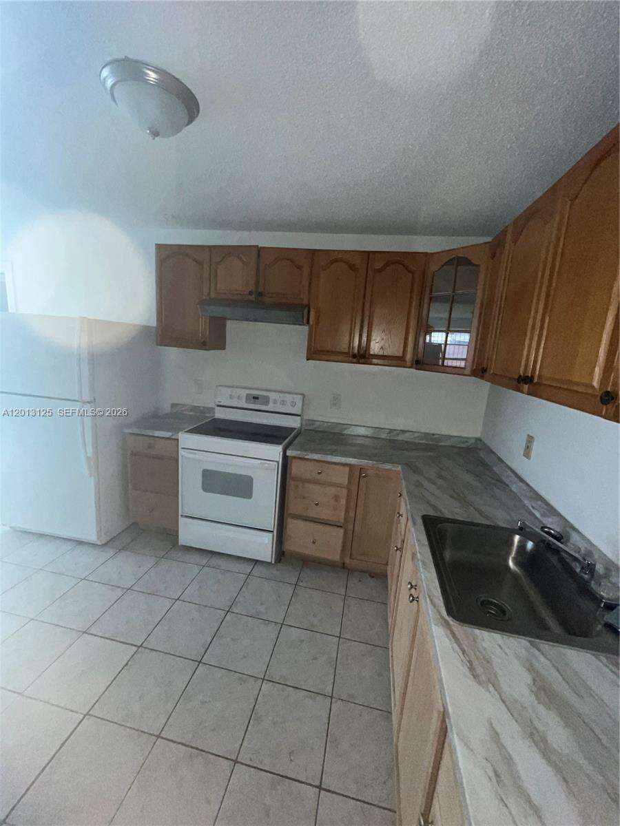 Del Prado at 18182 41 Pl, Miami Gardens, FL 33055 - For Rent photo 4