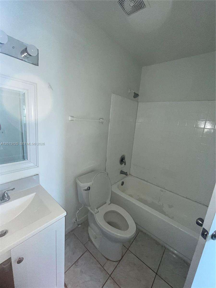 Del Prado at 18182 41 Pl, Miami Gardens, FL 33055 - For Rent photo 9