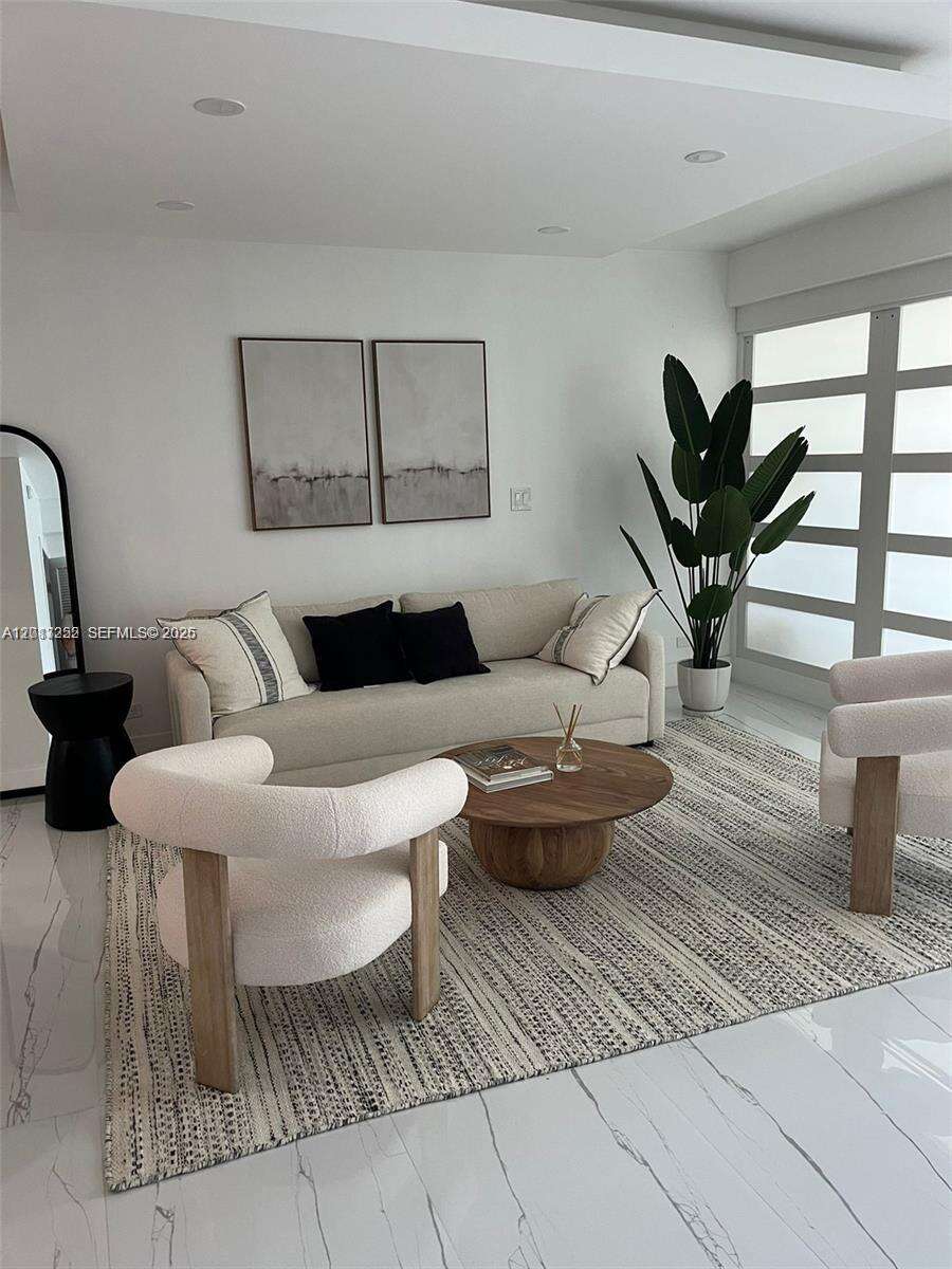 Roney Palace at 2301 Collins Ave, Miami Beach, FL 33139 - For Rent photo 11