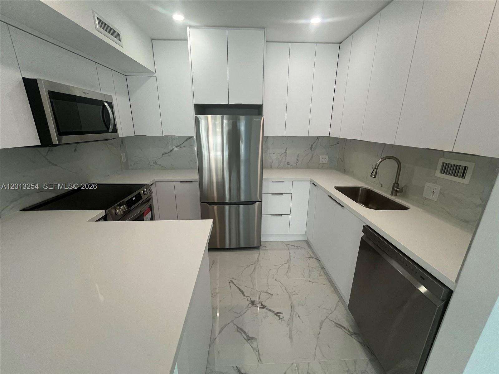 Alexander Towers at 3505 Ocean Dr, Hollywood, FL 33019 - For Rent photo 2