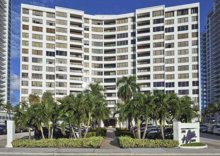 Alexander Towers at 3505 Ocean Dr, Hollywood, FL 33019 - For Rent photo 19