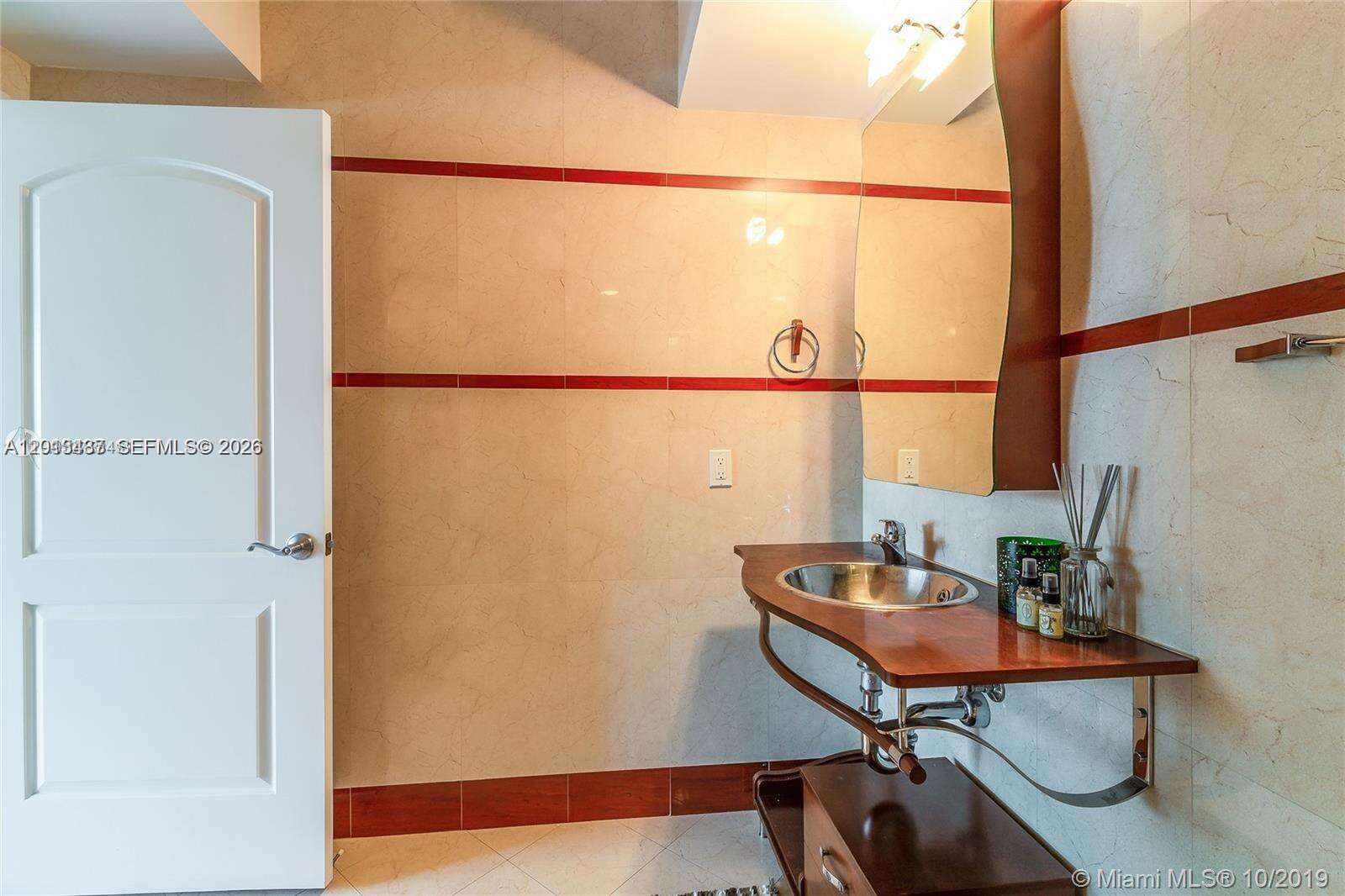 Cosmopolitan at 110 Washington Ave, Miami Beach, FL 33139 - For Rent photo 7