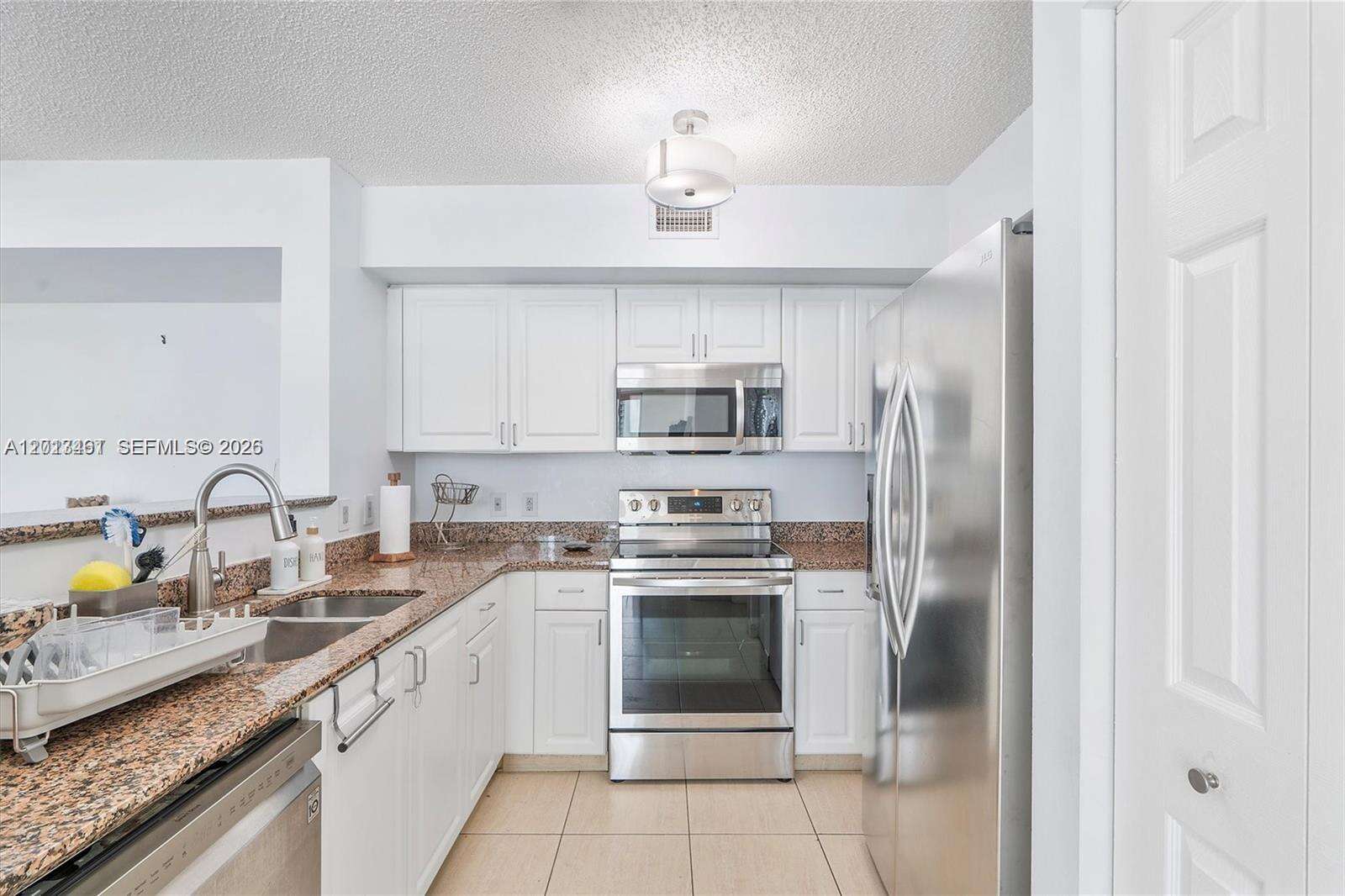The Mark On Brickell at 1155 Brickell Bay Dr, Miami, FL 33131 - For Rent photo 6