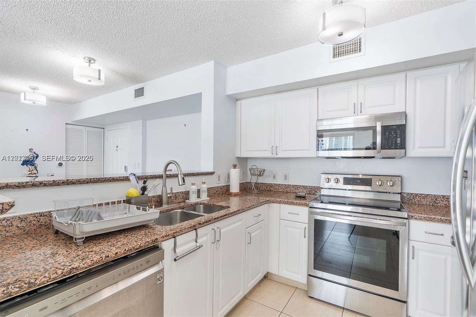 The Mark On Brickell at 1155 Brickell Bay Dr, Miami, FL 33131 - For Rent photo 7