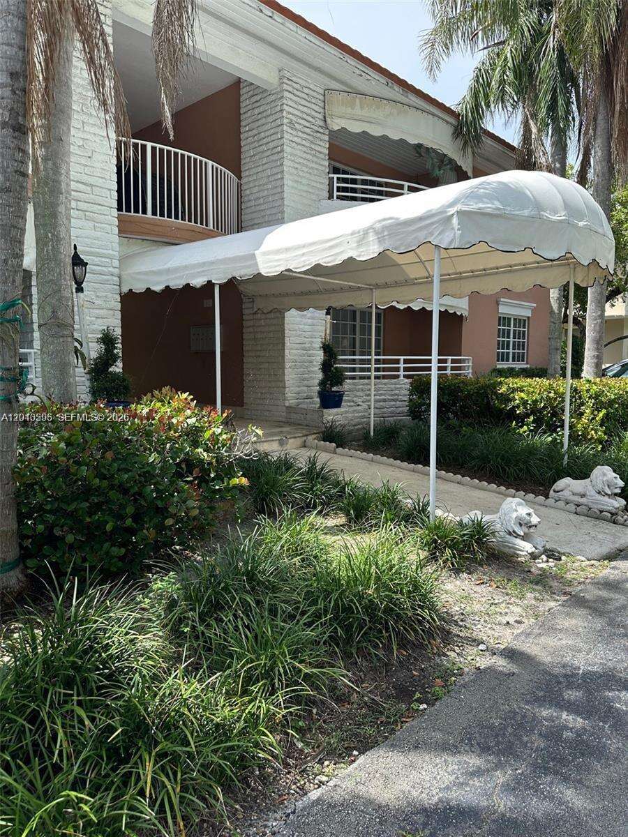 Villas Of Park Drive Condos for Sale & Rent | Picture 1
