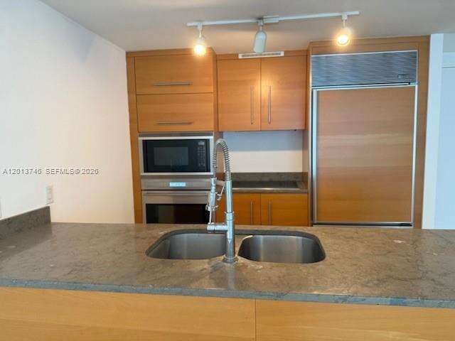 Icon Brickell 1 at 475 Brickell Ave, Miami, FL 33131 - For Rent photo 1