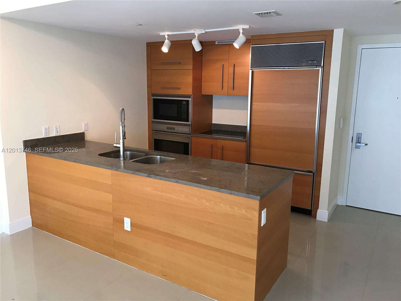 Icon Brickell 1 at 475 Brickell Ave, Miami, FL 33131 - For Rent photo 2