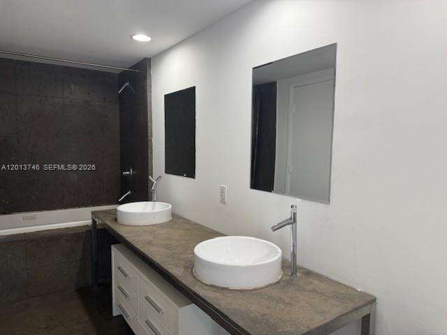 Icon Brickell 1 at 475 Brickell Ave, Miami, FL 33131 - For Rent photo 10