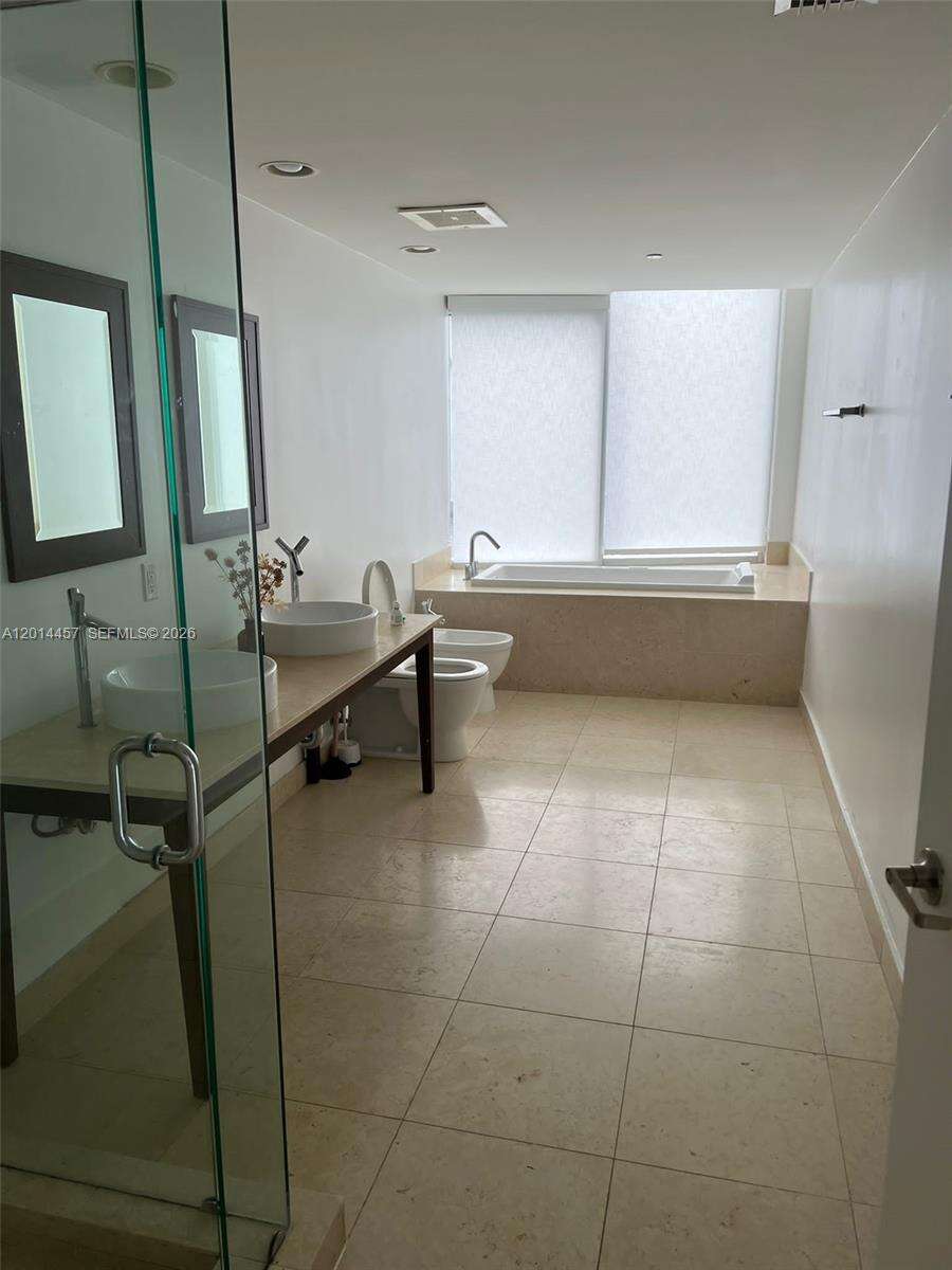 Icon Brickell 1 at 475 Brickell Ave, Miami, FL 33131 - For Rent photo 8