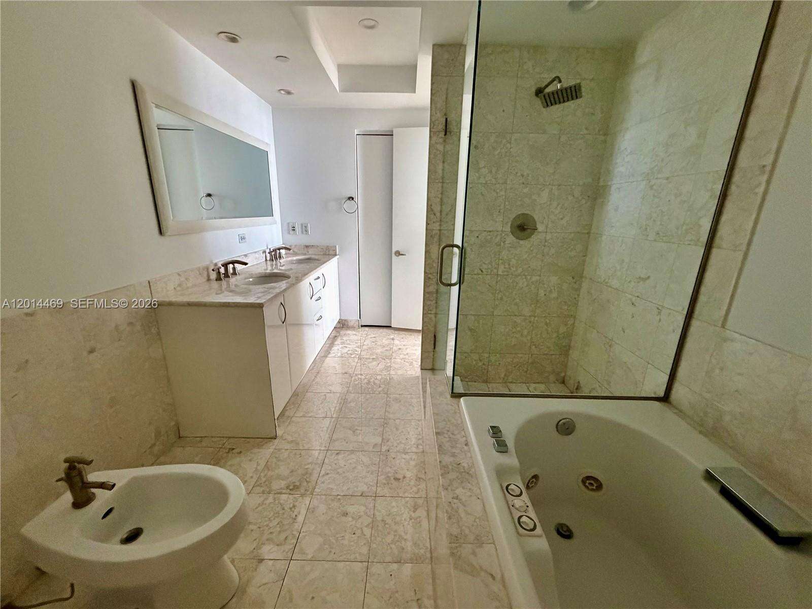 Jade At Brickell Bay at 1331 Brickell Bay Dr, Miami, FL 33131 - For Rent photo 25