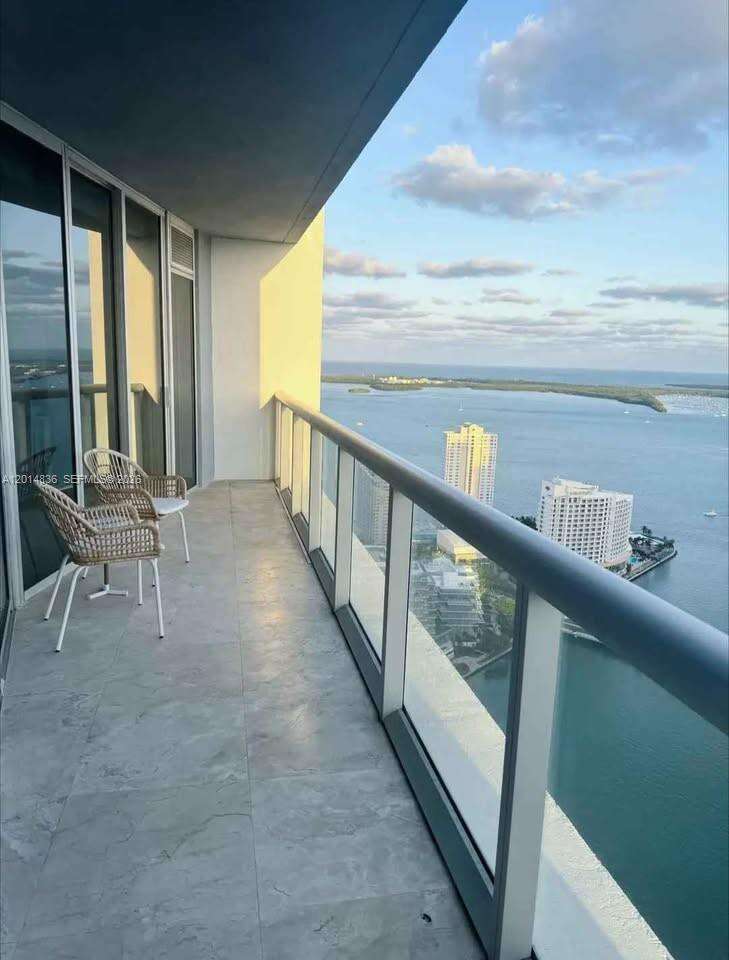 Icon Brickell 2 at 495 Brickell Ave, Miami, FL 33131 - For Rent photo 5