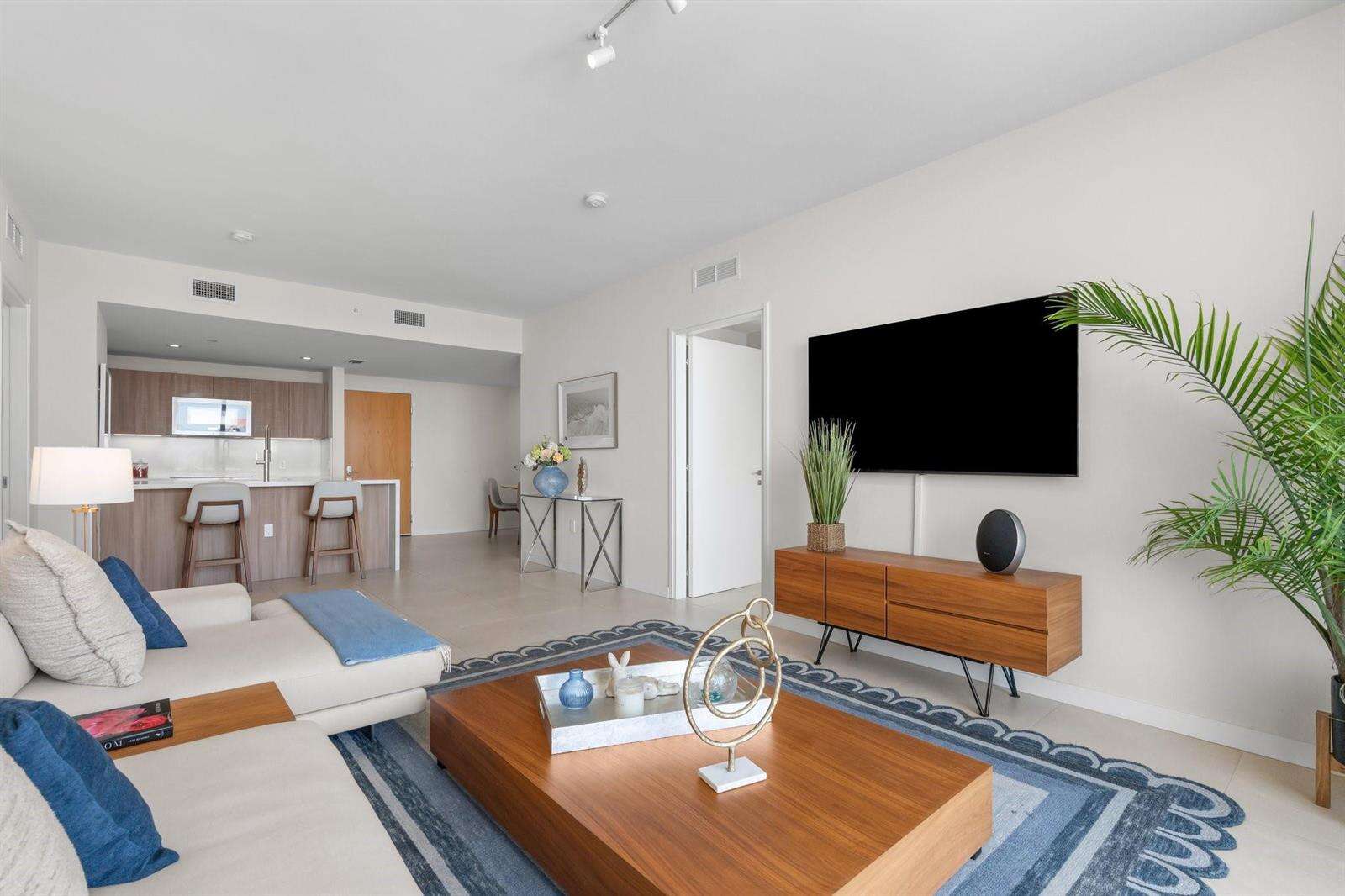 Tiffany House at 401 Birch, Fort Lauderdale, FL 33304 - For Rent photo 13