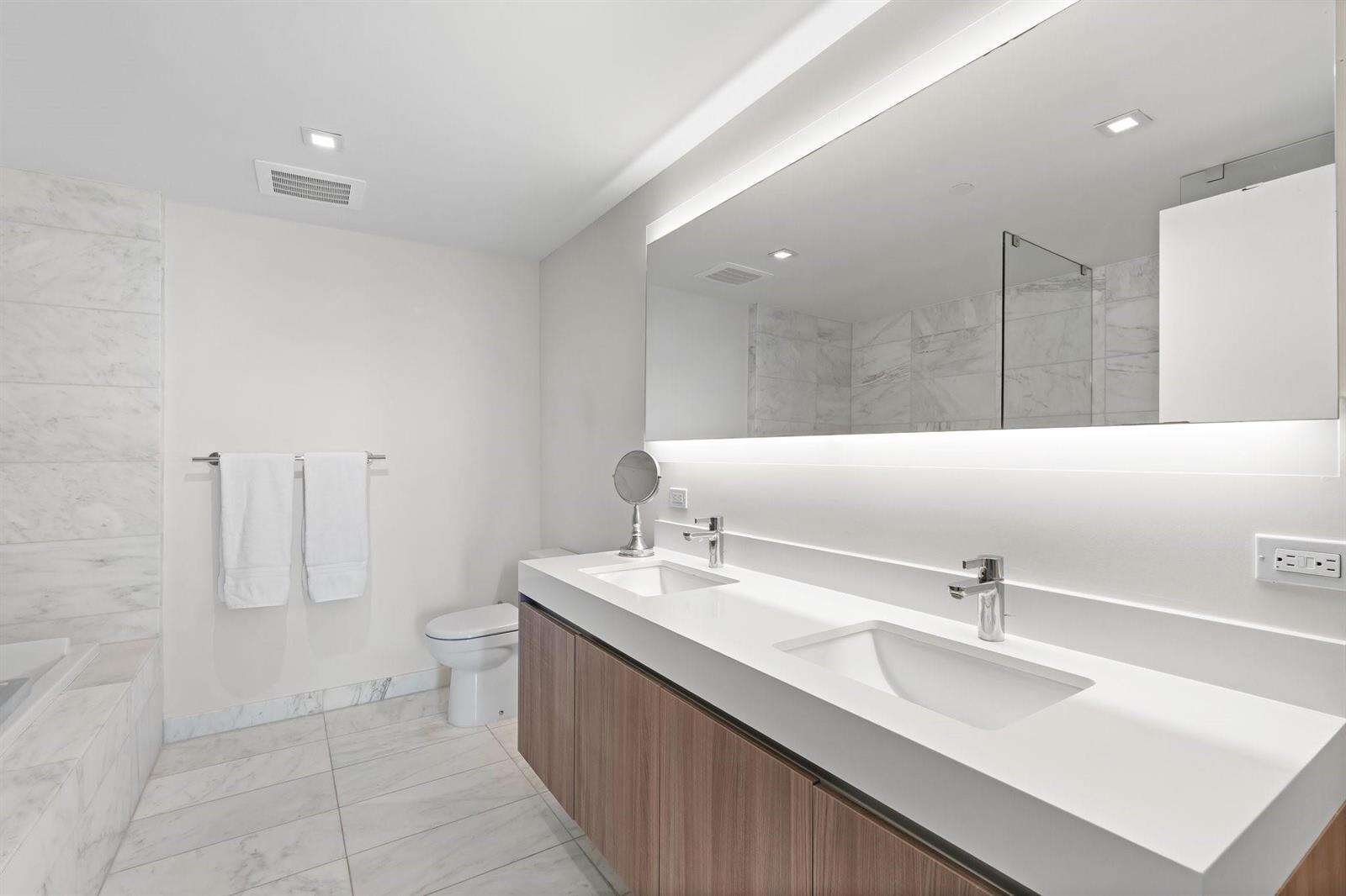 Tiffany House at 401 Birch, Fort Lauderdale, FL 33304 - For Rent photo 20
