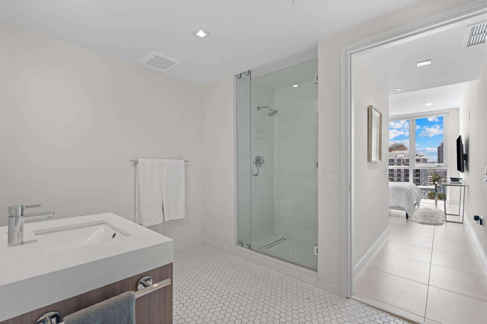 Tiffany House at 401 Birch, Fort Lauderdale, FL 33304 - For Rent photo 9