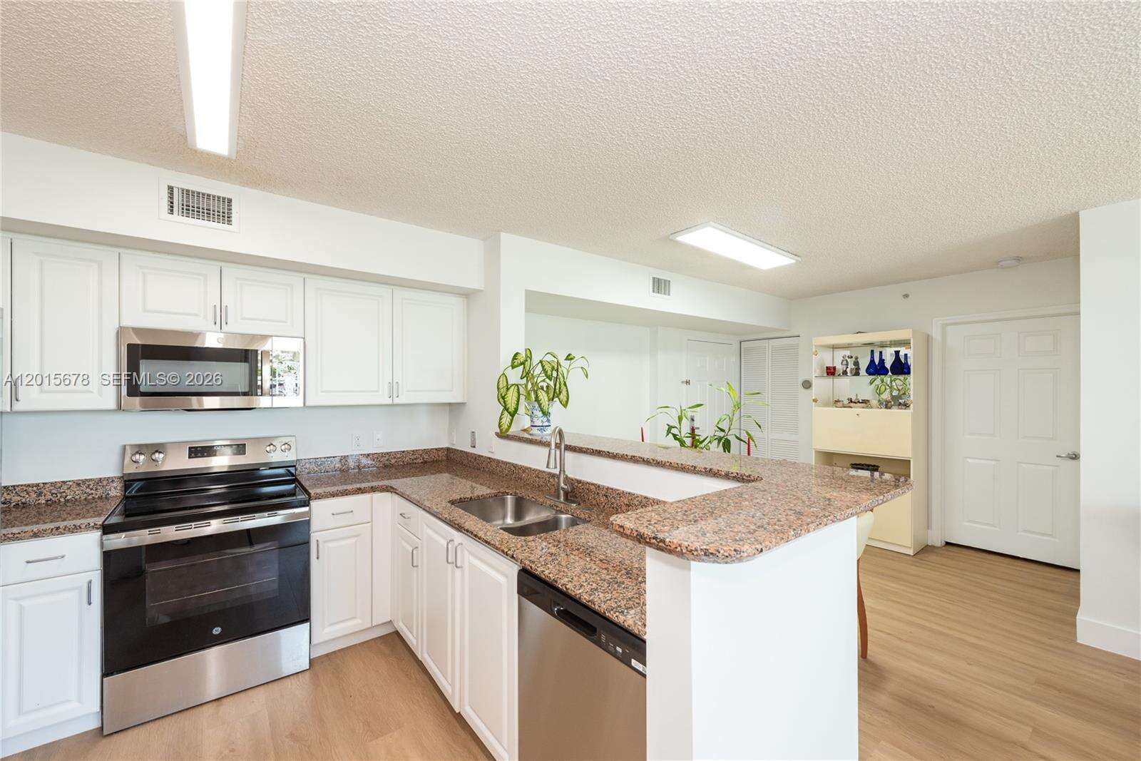The Mark On Brickell at 1155 Brickell Bay Dr, Miami, FL 33131 - For Rent photo 5