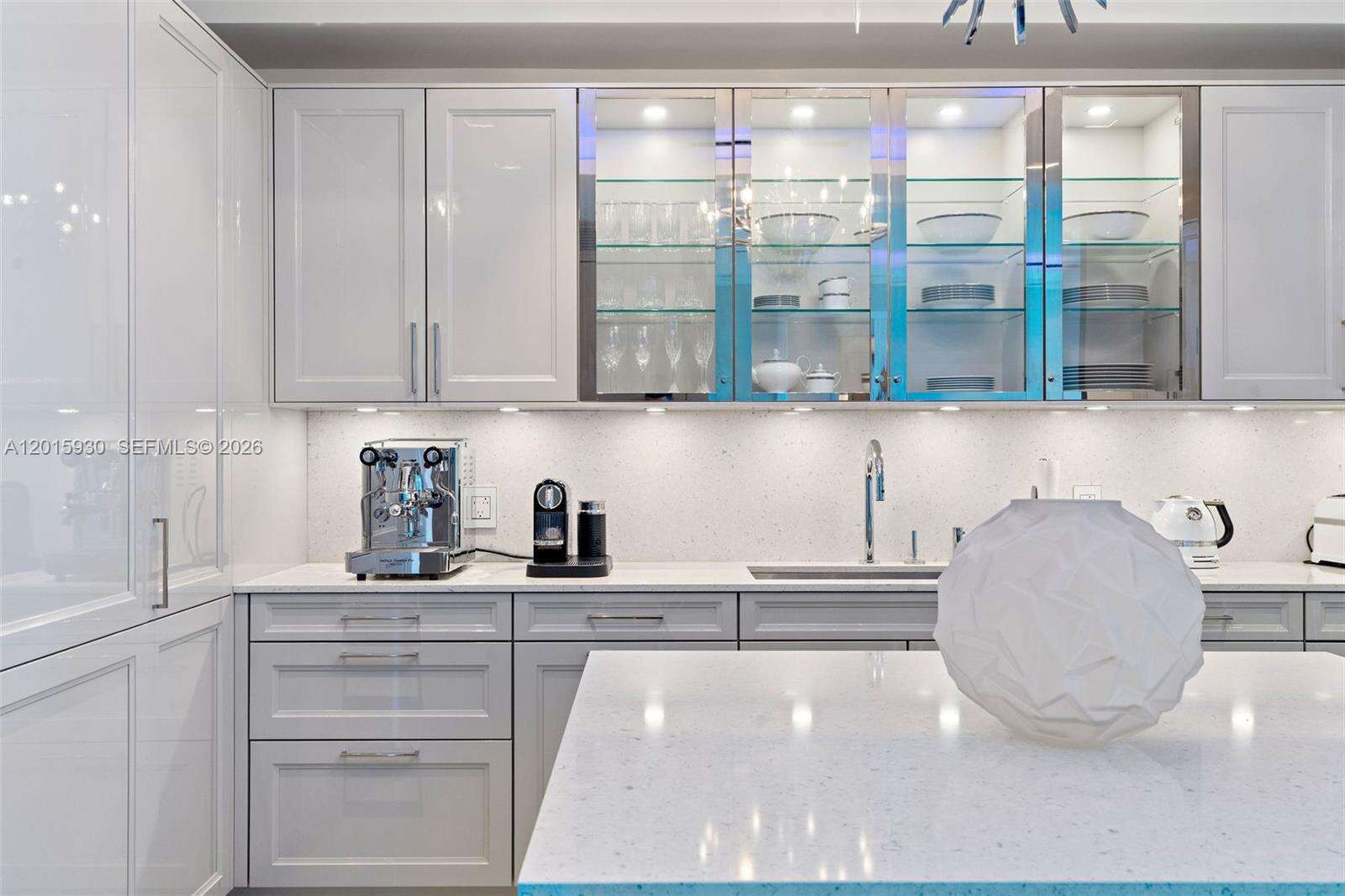 Continuum South Tower at 100 Pointe Dr, Miami Beach, FL 33139 - For Rent photo 9