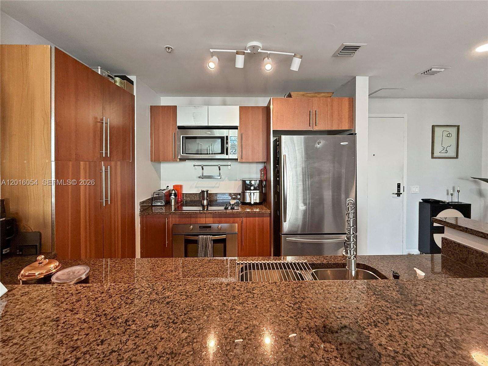 Met 1 at 300 Biscayne Blvd, Miami, FL 33131 - For Rent photo 6