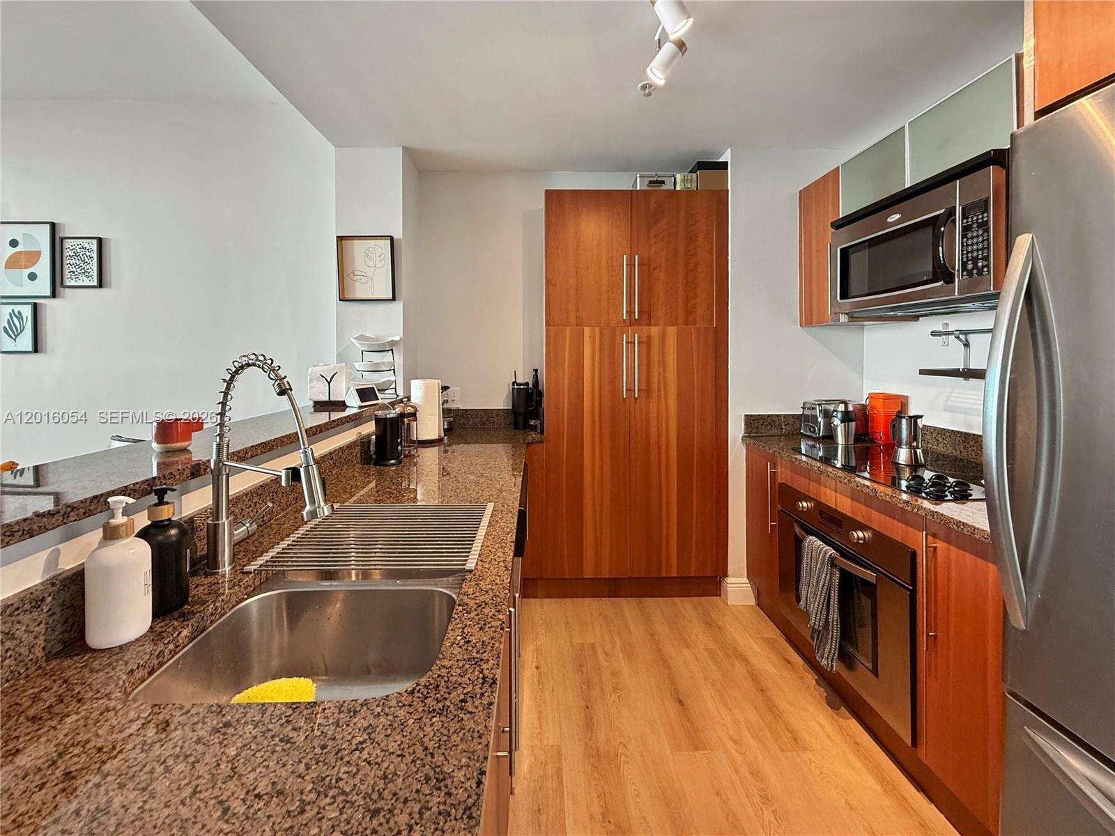 Met 1 at 300 Biscayne Blvd, Miami, FL 33131 - For Rent photo 7