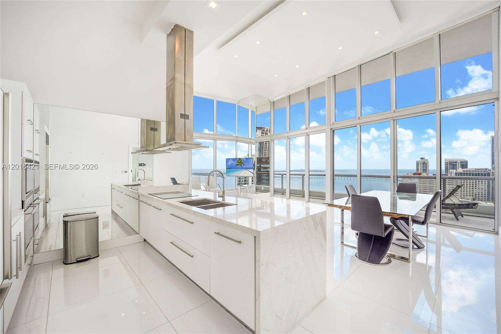 Icon Brickell 2 at 495 Brickell Ave, Miami, FL 33131 - For Rent photo 3