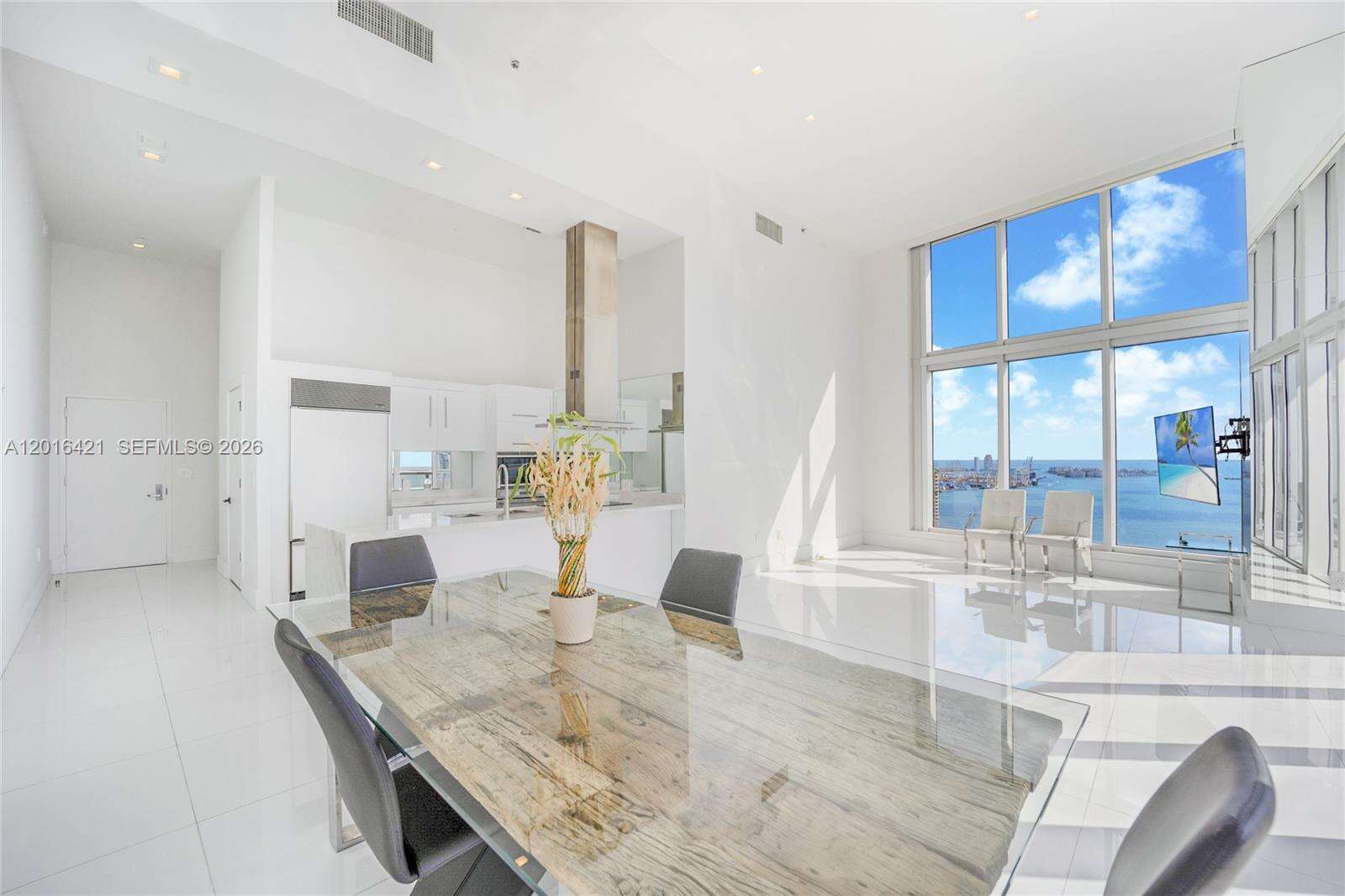 Icon Brickell 2 at 495 Brickell Ave, Miami, FL 33131 - For Rent photo 4