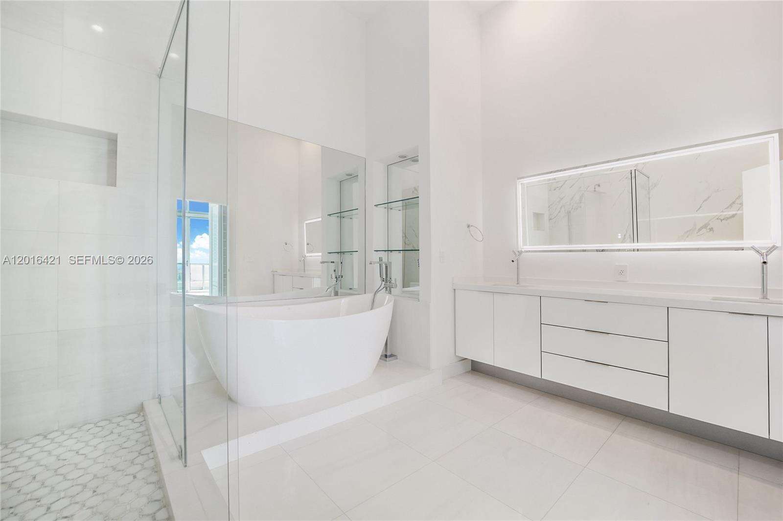 Icon Brickell 2 at 495 Brickell Ave, Miami, FL 33131 - For Rent photo 9