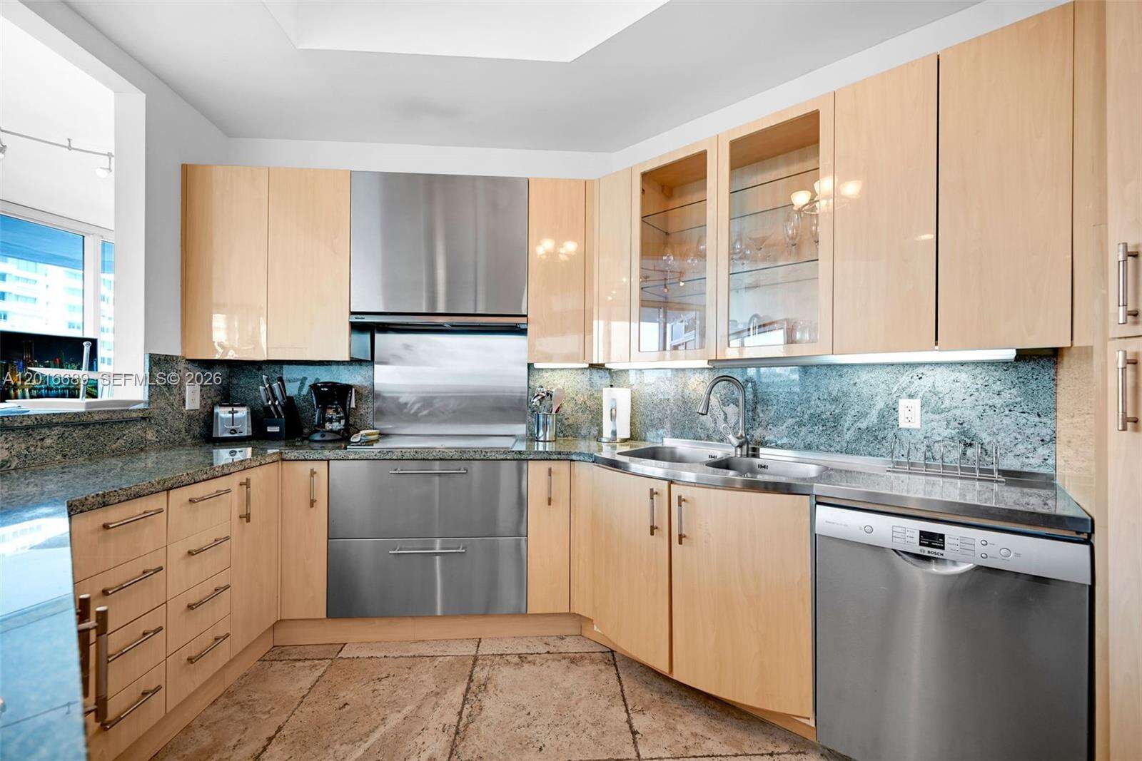 Continuum South Tower at 100 Pointe Dr, Miami Beach, FL 33139 - For Rent photo 25