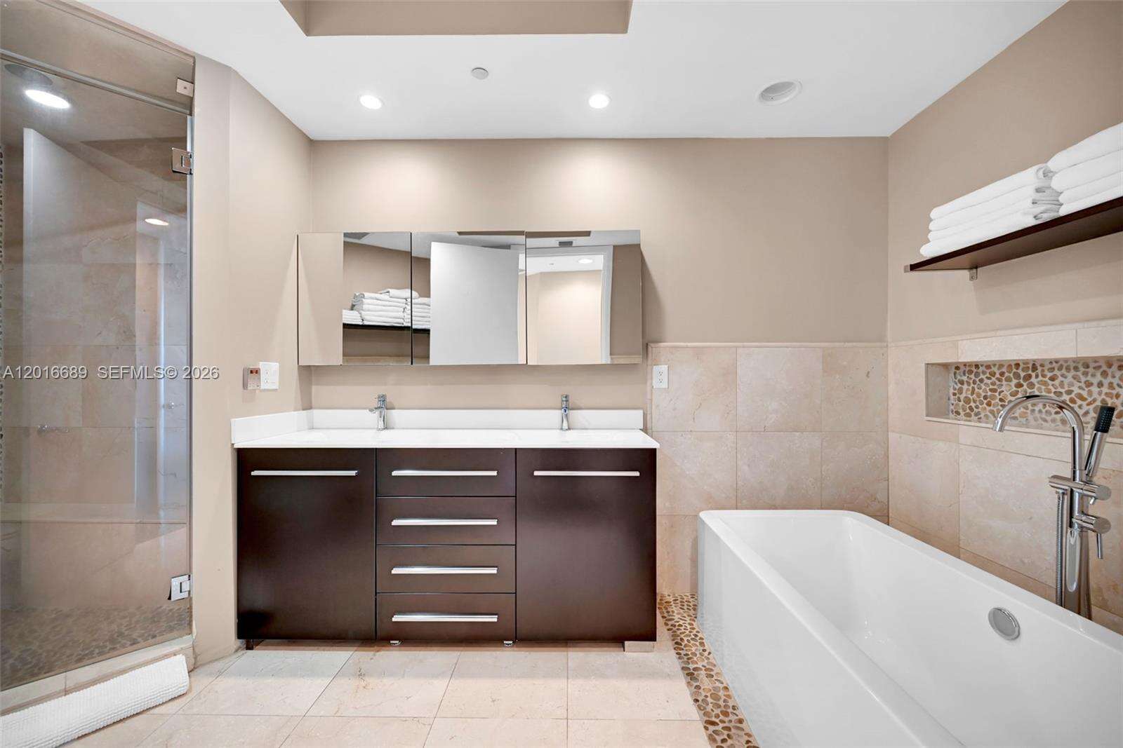 Continuum South Tower at 100 Pointe Dr, Miami Beach, FL 33139 - For Rent photo 46