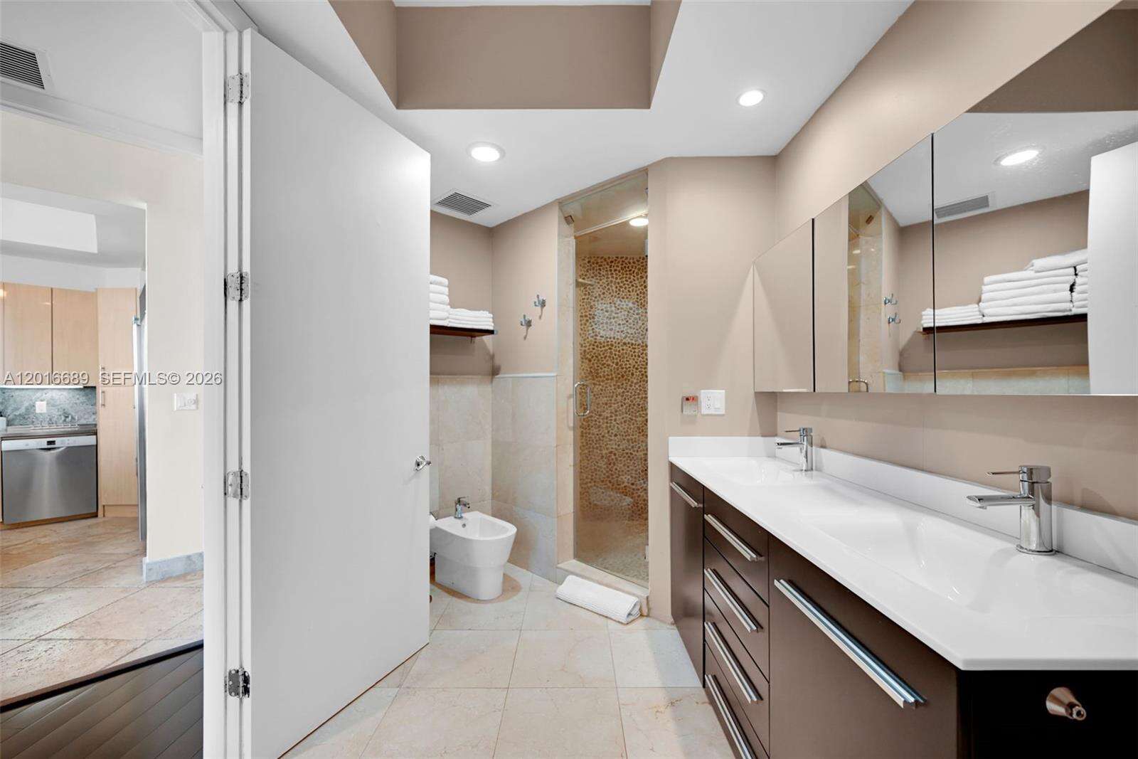 Continuum South Tower at 100 Pointe Dr, Miami Beach, FL 33139 - For Rent photo 49