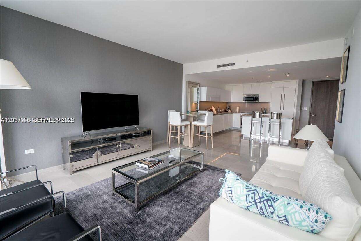 Reach Brickell at 68 6 St, Miami, FL 33131 - For Rent photo 15