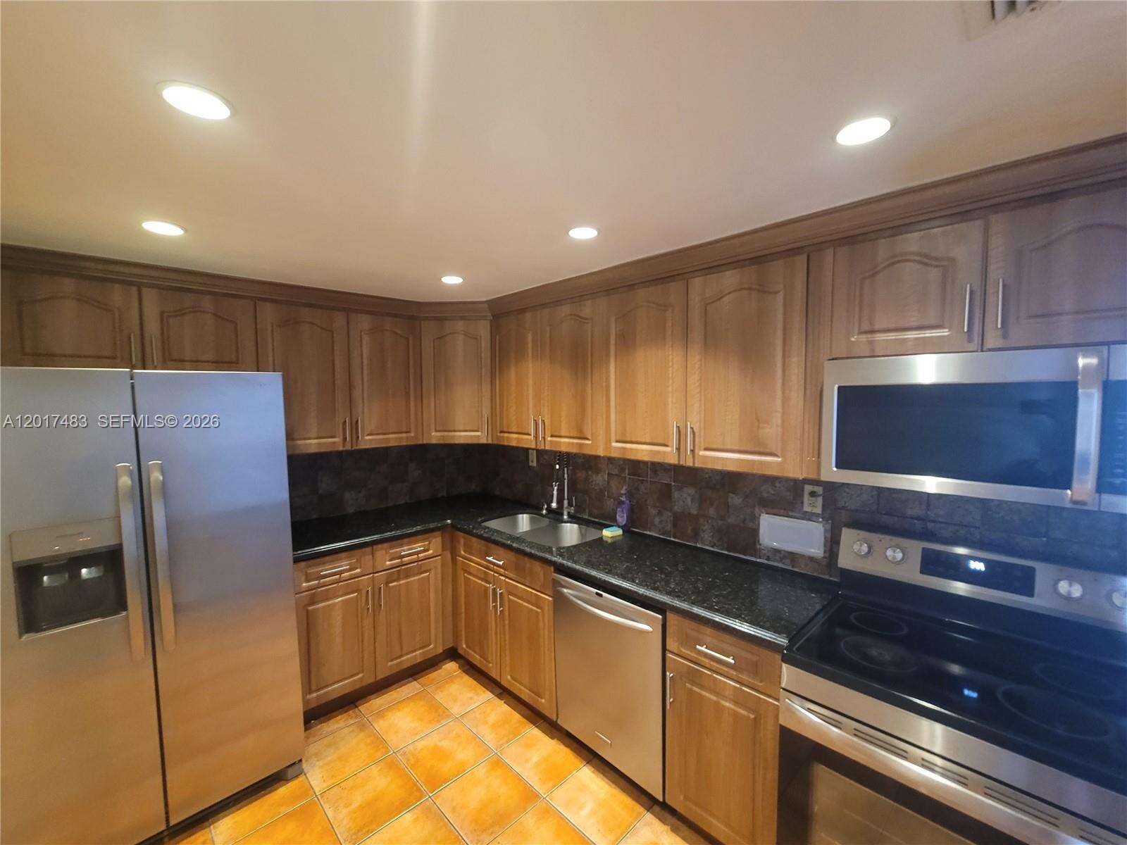 The Carriage House at 5401 Collins Ave, Miami Beach, FL 33140 - For Rent photo 9