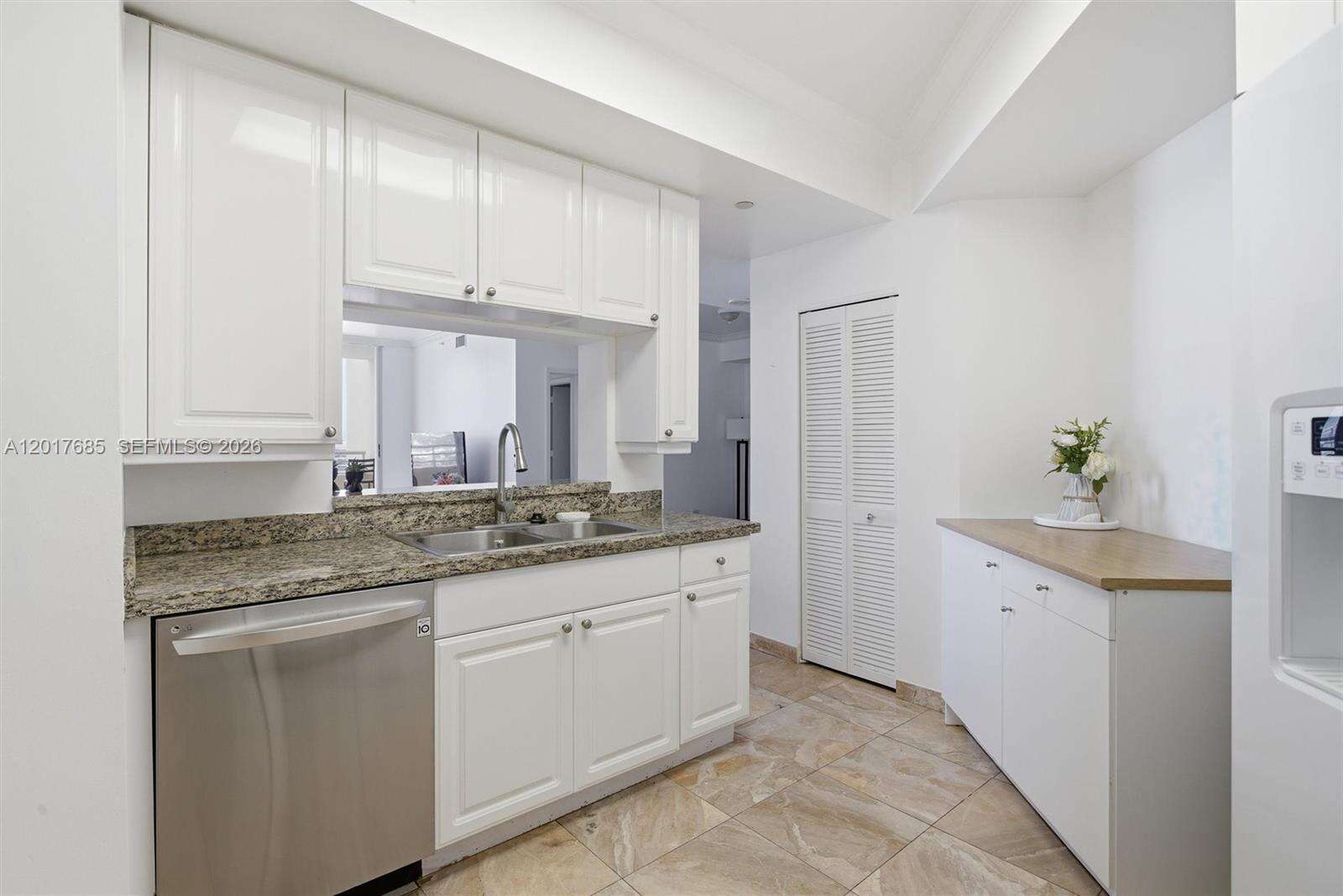One Tequesta Point at 888 Brickell Key Dr, Miami, FL 33131 - For Rent photo 8