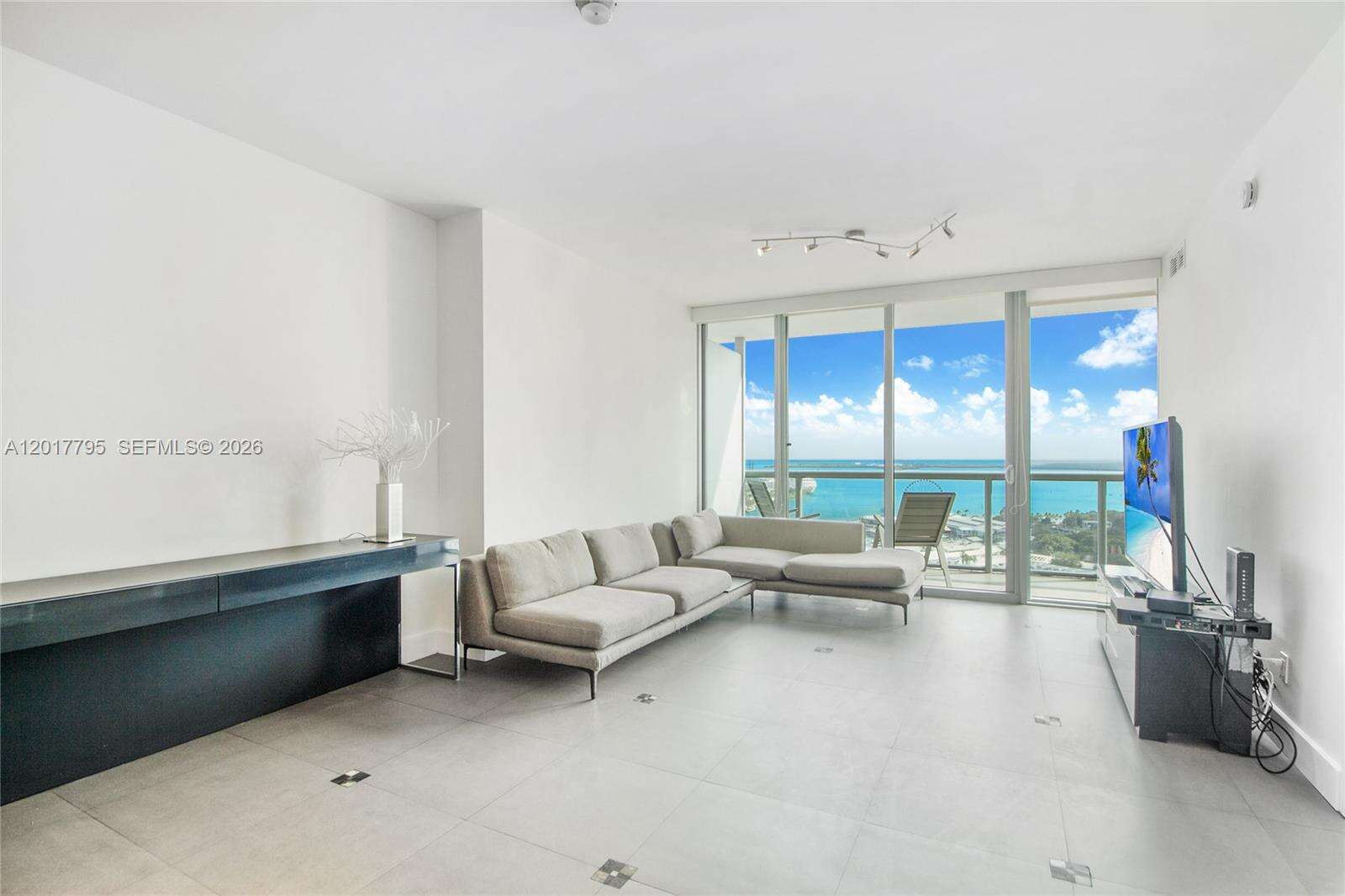 Marina Blue at 888 Biscayne Blvd, Miami, FL 33132 - For Rent photo 4