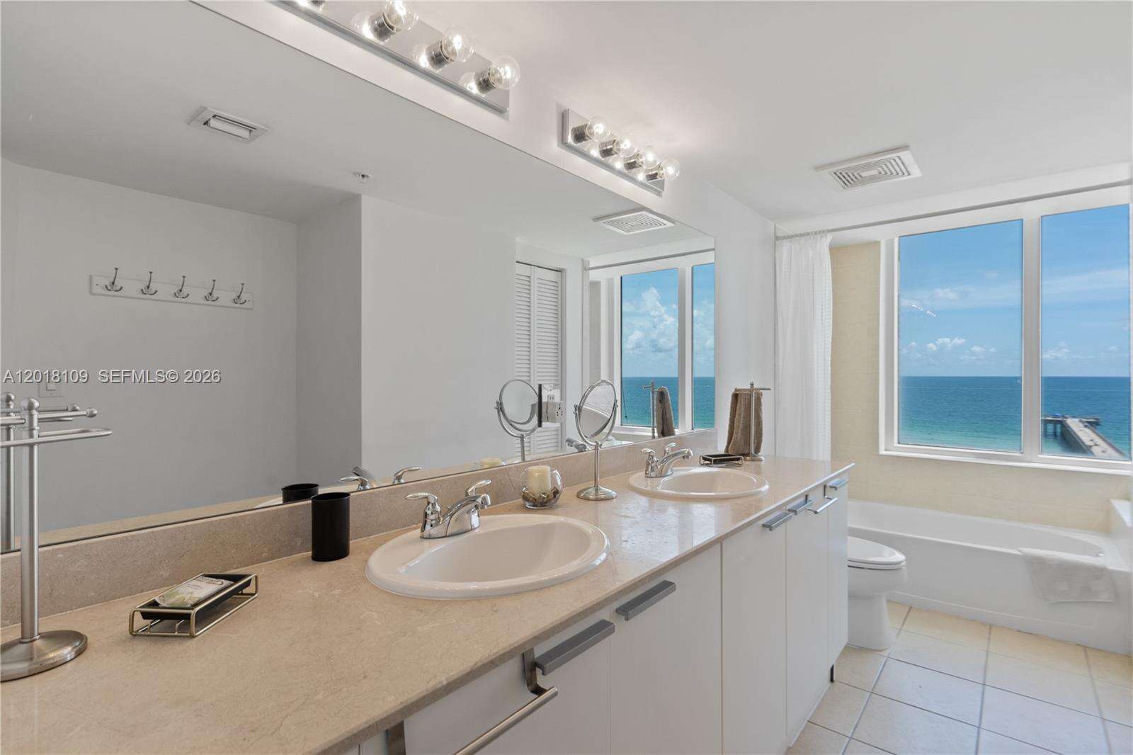 La Perla at 16699 Collins Ave, Sunny Isles Beach, FL 33160 - For Rent photo 8